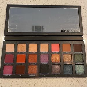Urban Decay Born To Run Eyeshadow Palette EUC